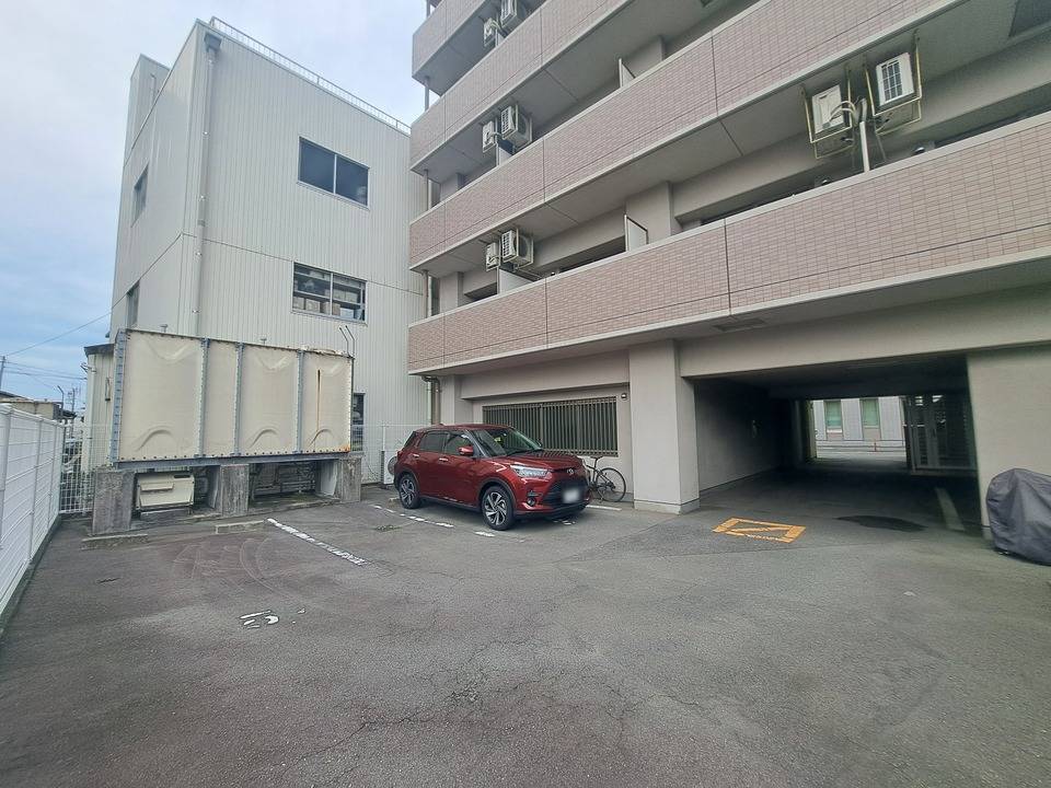 駐車場　駐車場