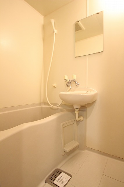 バス・シャワールーム　同物件別号室の写真です。