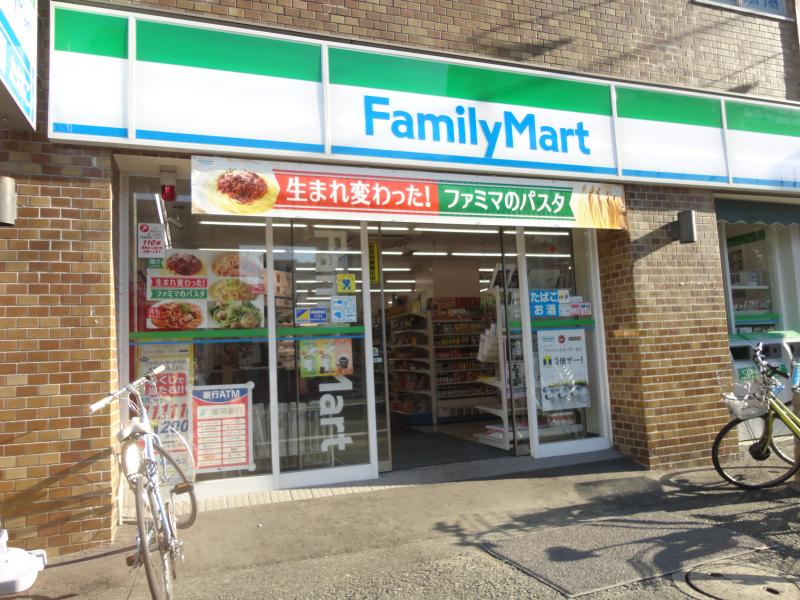 コンビニ　ファミリーマート博多東住吉店（コンビニ）まで49m