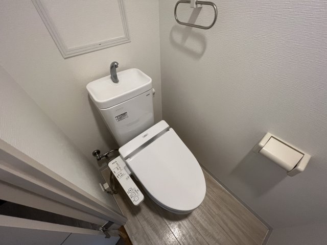トイレ　ウォシュレット付きのトイレです♪