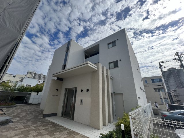 建物外観　オートロック付きで安心！宅配BOX付きで便利！