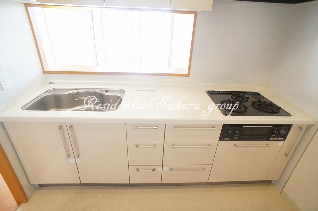 キッチン　周りを見渡しながら調理のできるカウンターキッチンです♪