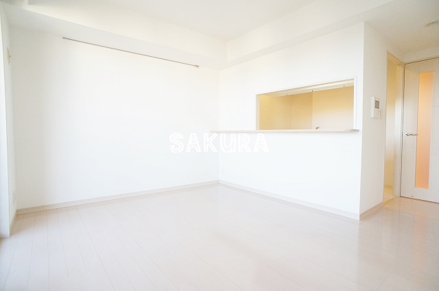 居室・リビング　使いやすい形の為、レイアウトを楽しめます♪