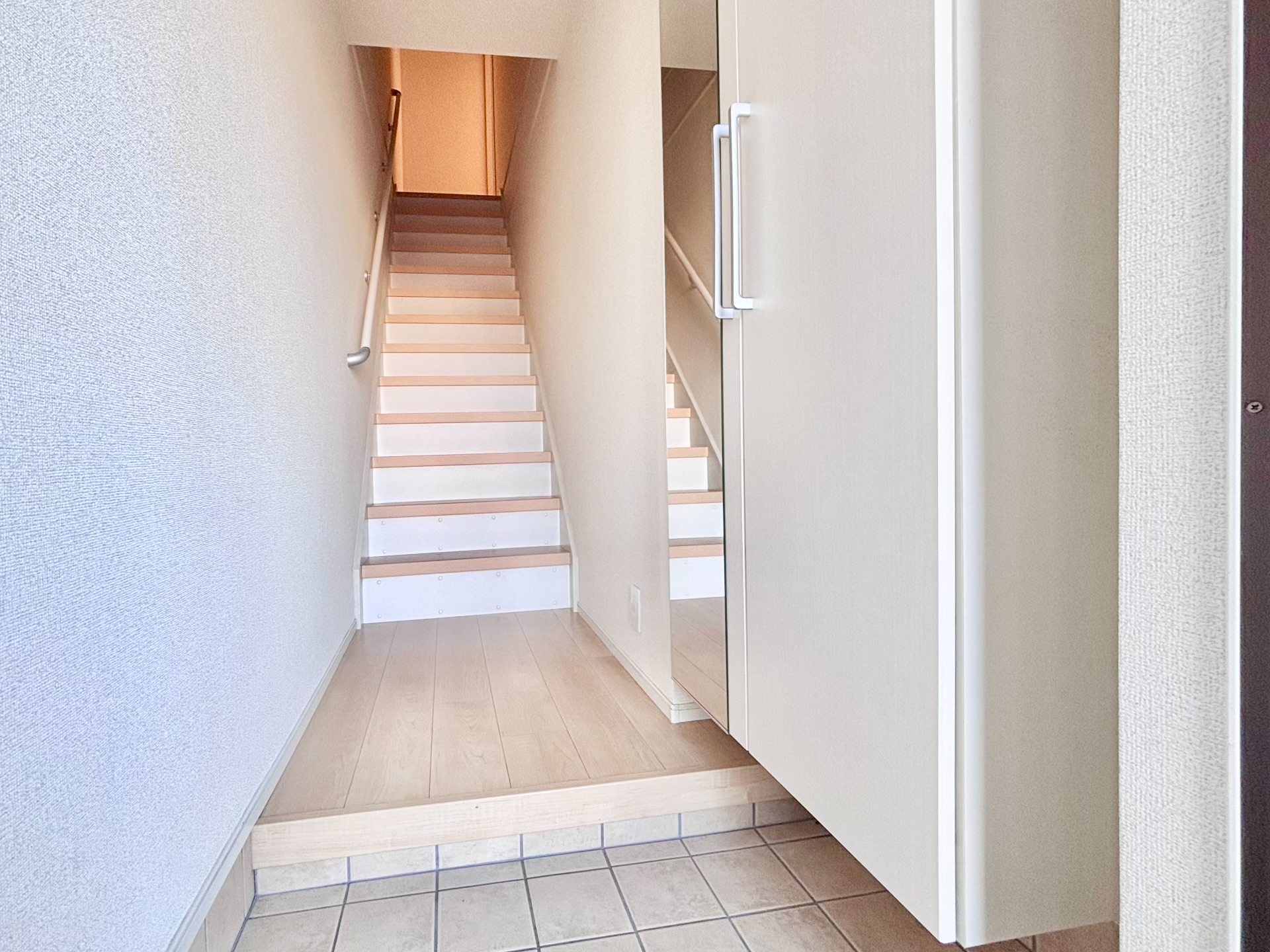 玄関　玄関部分・シューズボックス付き