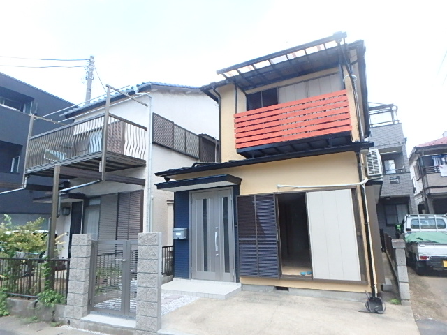 建物外観　リフォーム済、各居室にエアコン