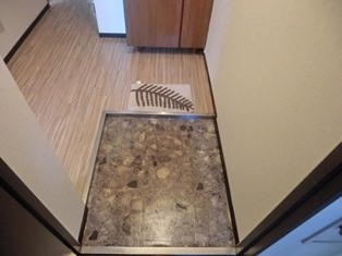玄関　同タイプ別号室内観です
