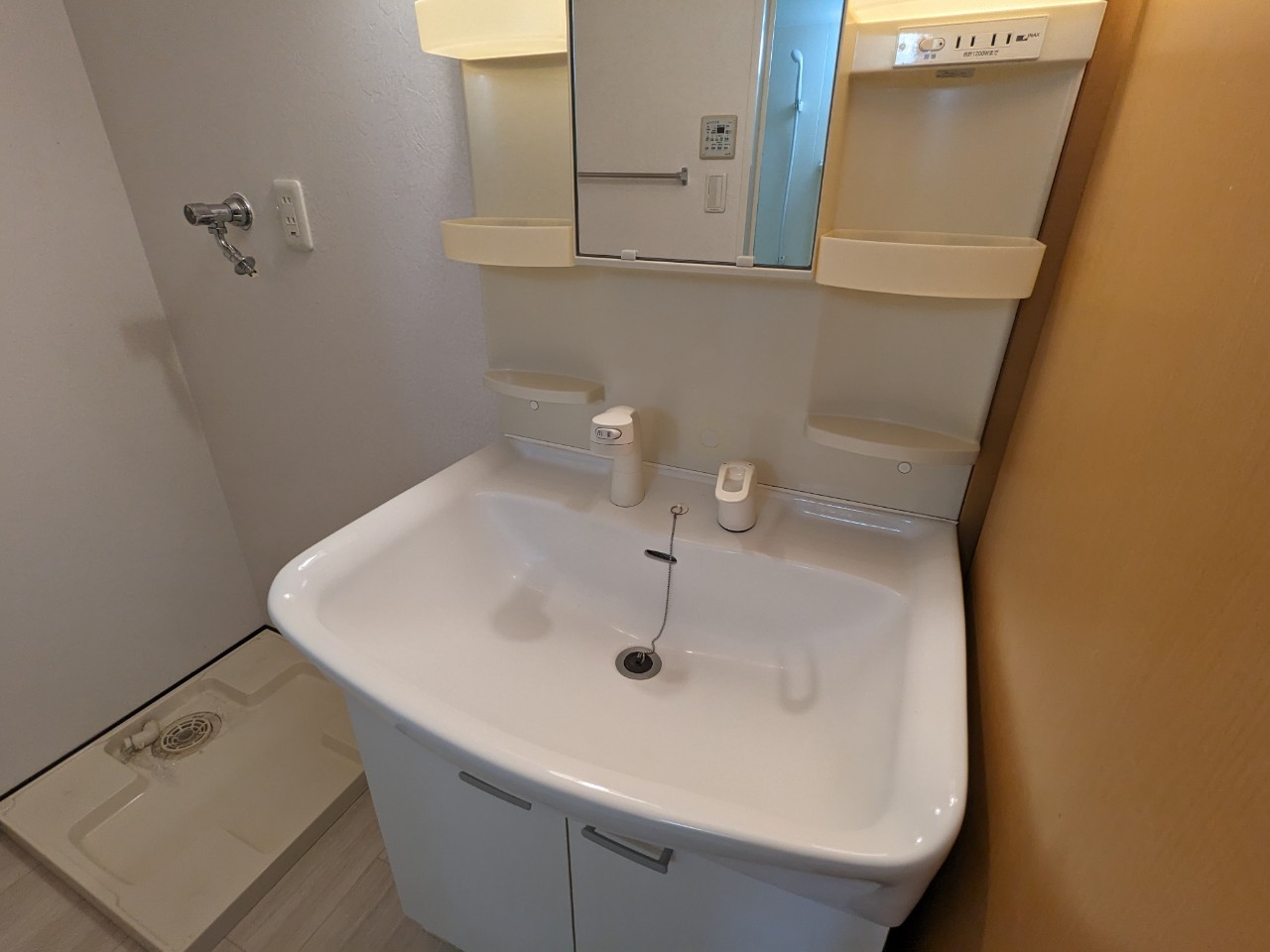 洗面設備　内装写真は同型タイプの別のお部屋の写真です（現状優先）