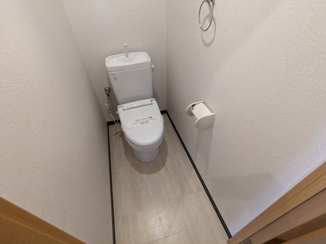トイレ　内装写真は同型タイプの別のお部屋の写真です（現状優先）