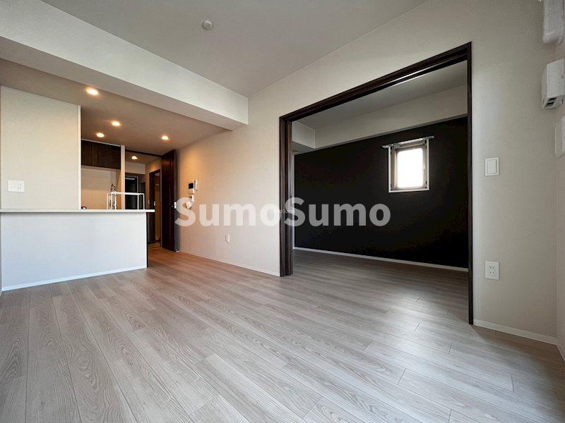 居室・リビング　こちらのリビングで趣味の時間をお楽しみください