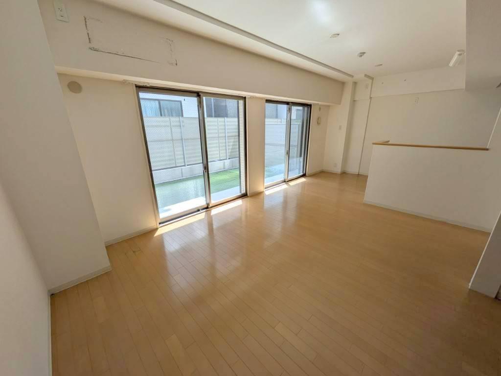 居室・リビング　明るい床で心まで明るく。