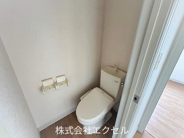 トイレ　温水洗浄便座付きです。