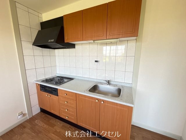 キッチン　3口ガスシステムキッチン（グリル付）です。