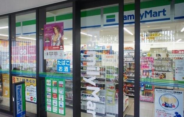 コンビニ　ファミリーマート 豊洲スカイズ店（コンビニ）まで1m