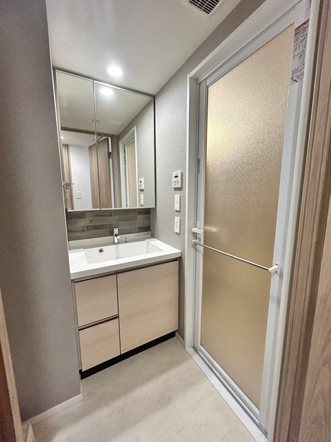 洗面設備　写真は同タイプ住戸です。