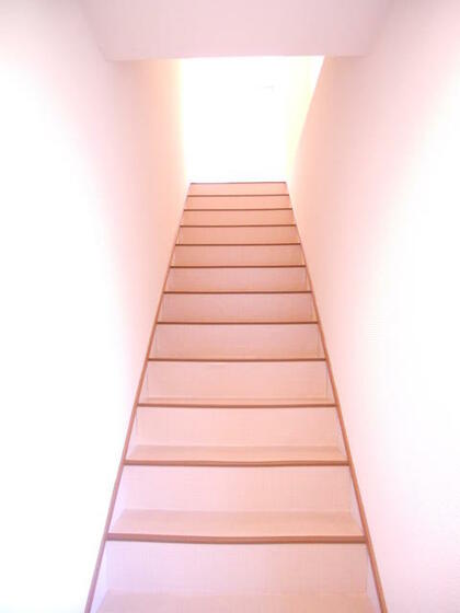 その他　玄関は、２階ですが３階がお部屋になります。