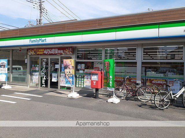 コンビニ　ファミリーマート（コンビニ）まで129m