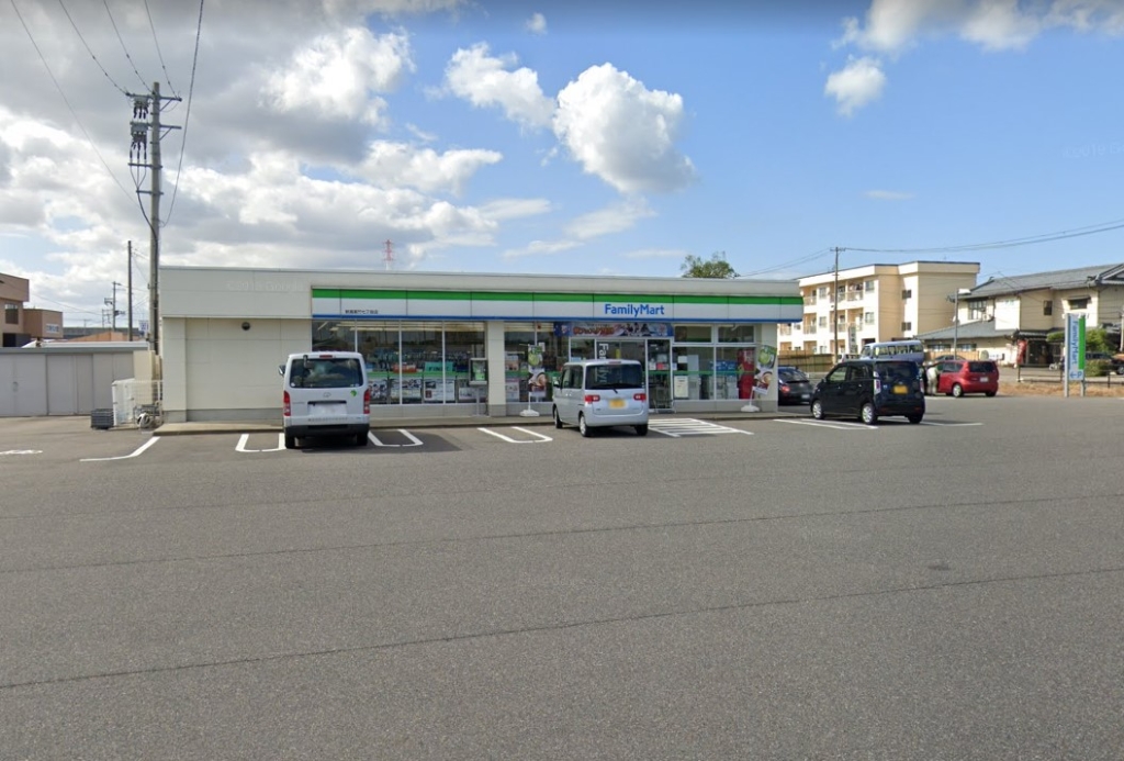コンビニ　ファミリーマート 新潟紫竹七丁目店（コンビニ）まで335m