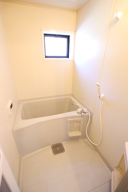 バス・シャワールーム　追焚機能・換気窓も付いたバスルーム