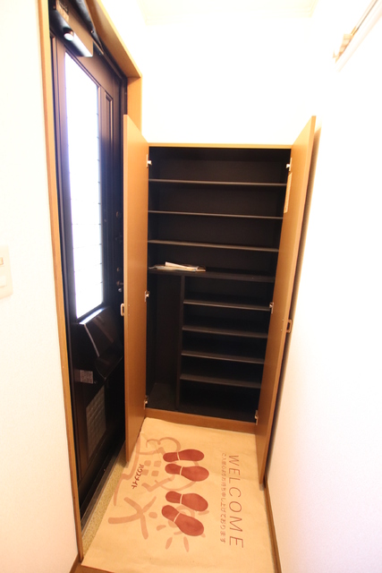 玄関　容量たっぷりな下駄箱設備