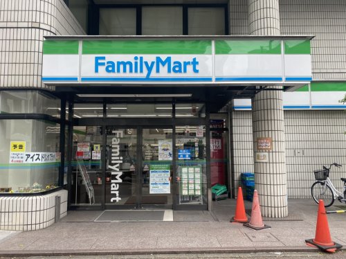 コンビニ　ファミリーマート 博多駅南1丁目店（コンビニ）まで199m
