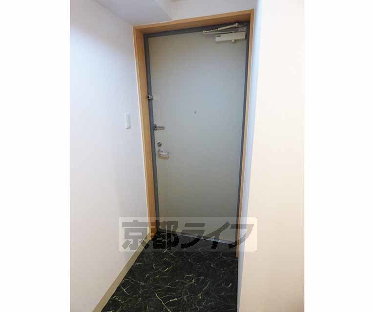 玄関　広々とした玄関です。