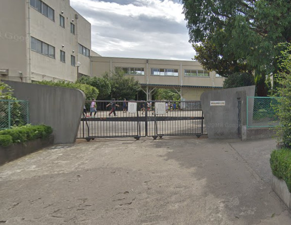 小学校　日野市立日野第六小学校（小学校）まで552m