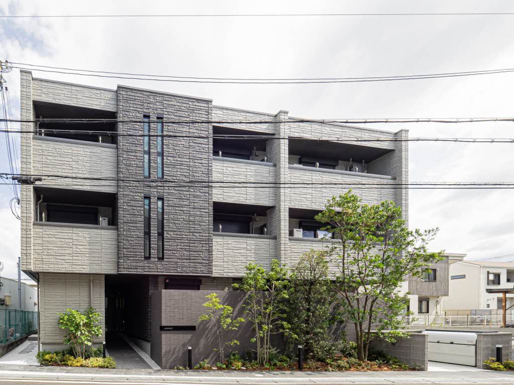 建物外観　積水ハウス施工・重量鉄骨造３階建て