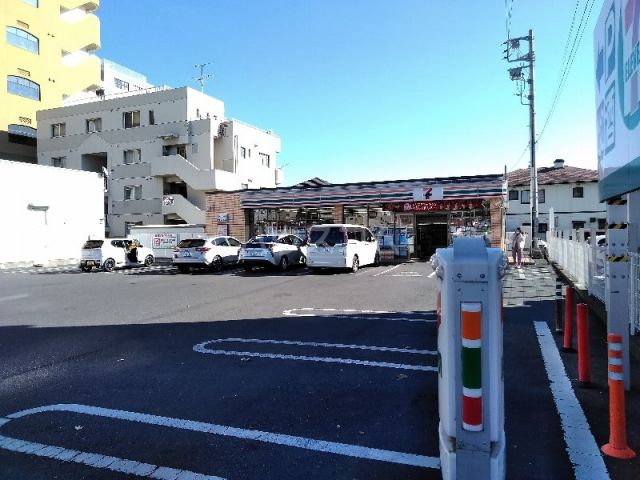 コンビニ　セブンイレブン 土浦港町1丁目店（コンビニ）まで692m