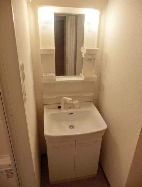 洗面設備　綺麗な独立洗面所