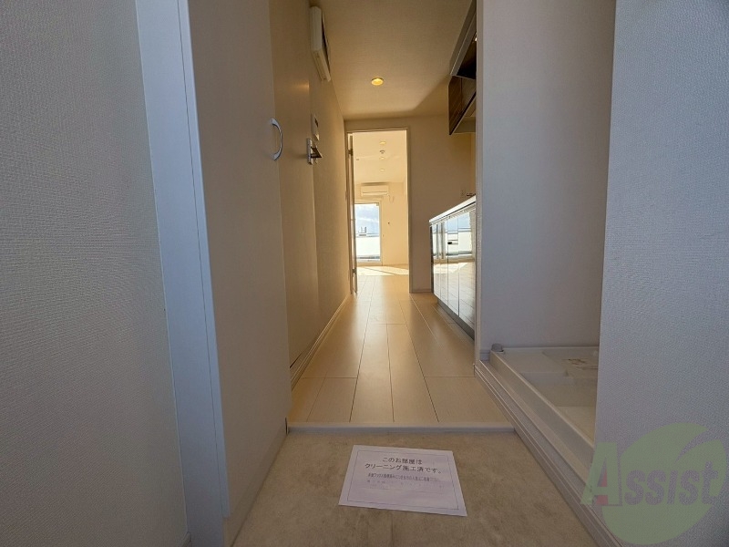 玄関　玄関から撮影しました。開放感がありますね。