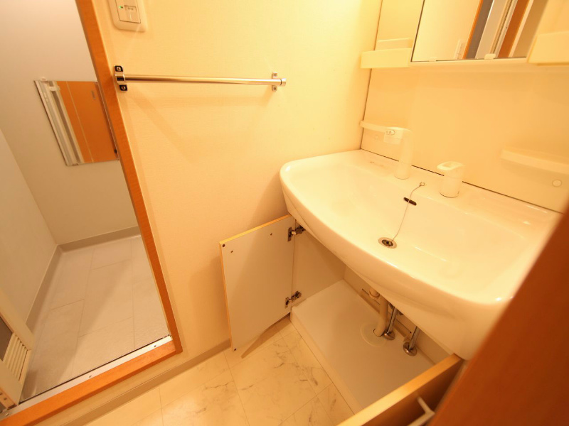 洗面設備　脱衣場　独立洗面台（シャンプードレッサー付）