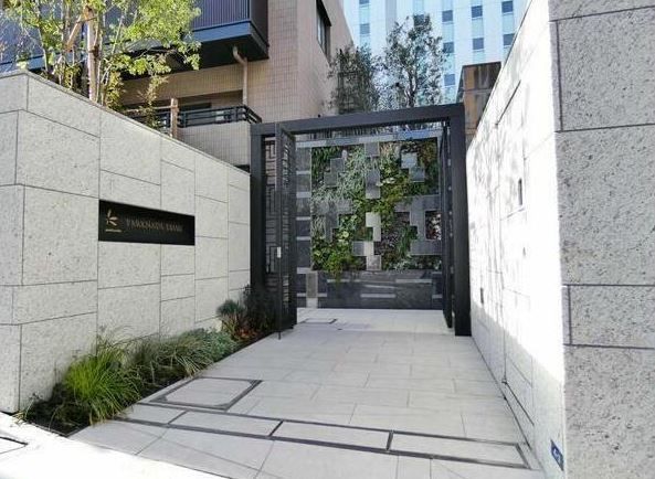 エントランス　落ち着いたエントランスです