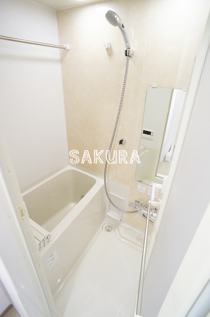 バス・シャワールーム　嬉しい追い焚き・浴室乾燥機付きです♪