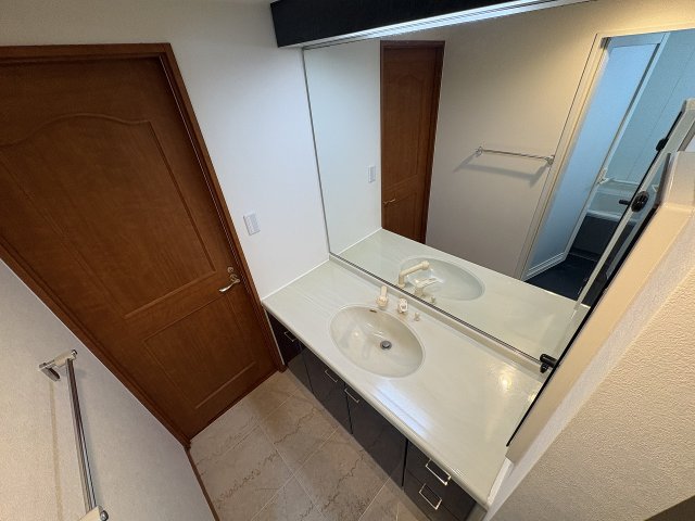 洗面設備　スペースが確保できる洗面所です