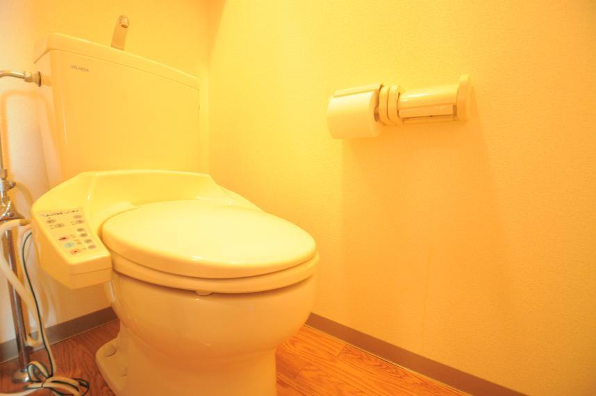 トイレ　温水洗浄便座