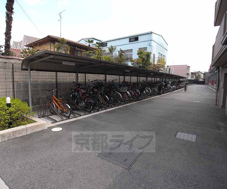 その他共有部分　たくさん自転車が置けますよ。