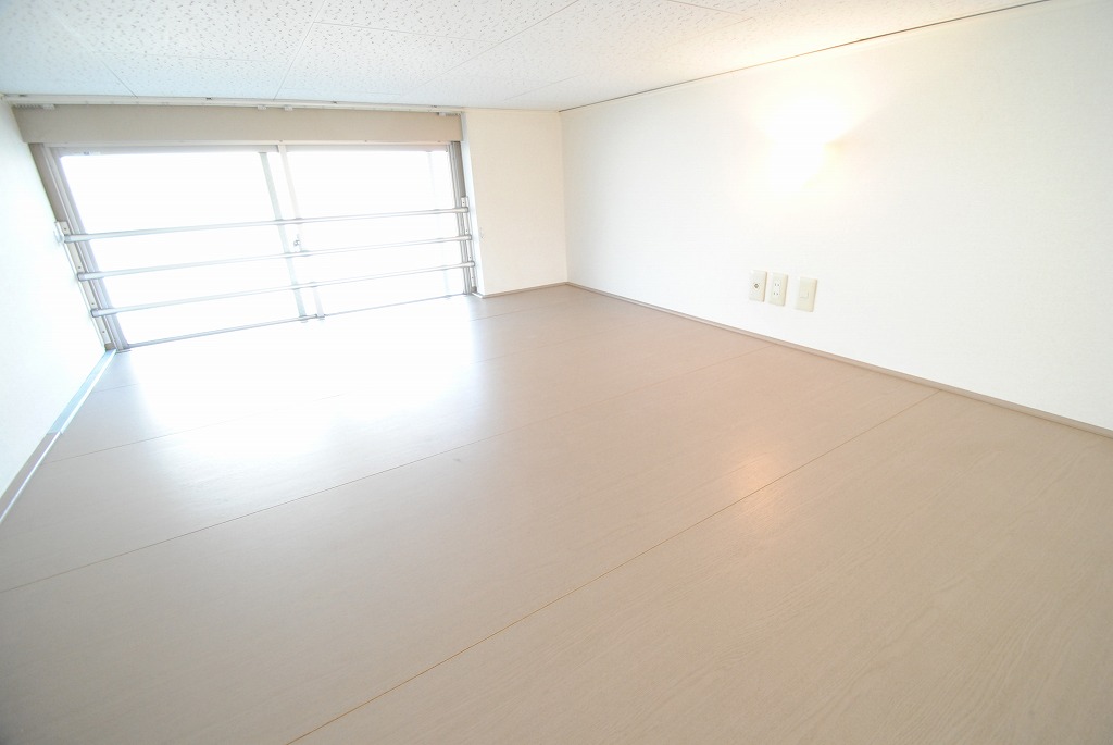 その他部屋・スペース　広くて明るい寝室