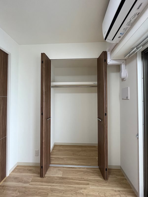 収納　ハンガーポールクローゼット