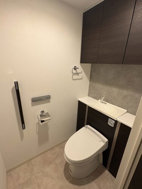 トイレ　温水洗浄便座