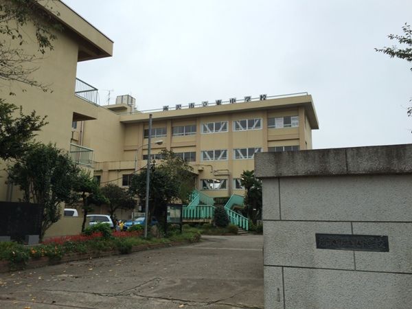 中学校　所沢市立東中学校（中学校）まで1892m