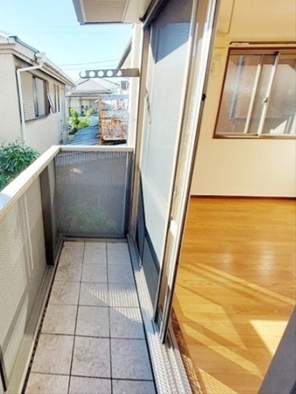バルコニー　※別タイプの参考画像になります。