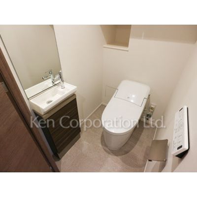 トイレ　同タイプ2階のお部屋を撮影。仕様が異なることがあります。