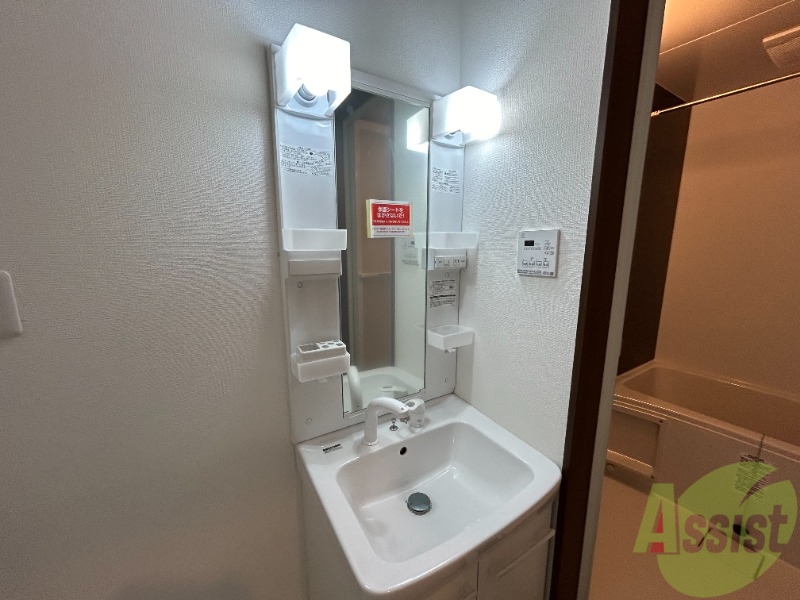 洗面設備　独立洗面台がございます。朝の支度で使いましょう。