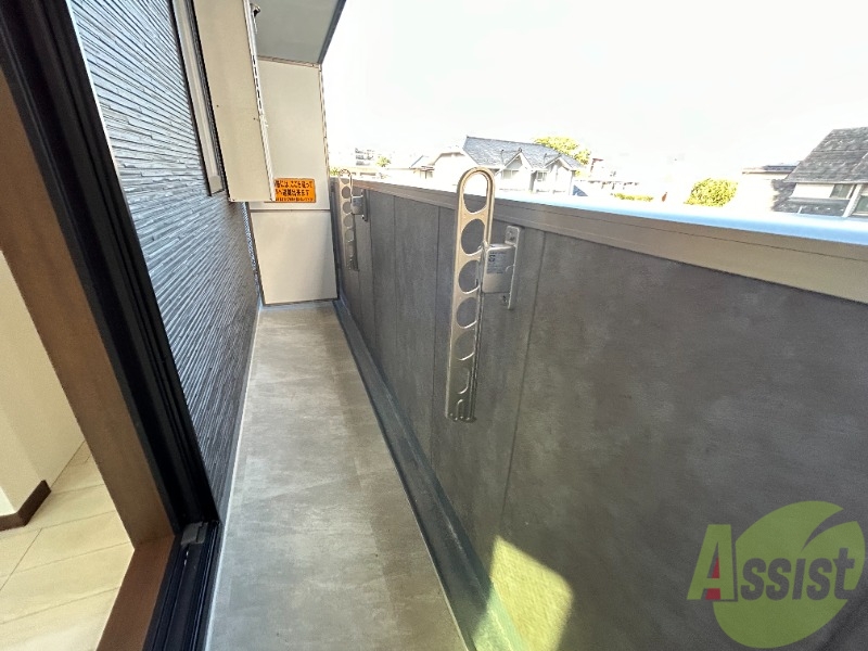 バルコニー　ベランダはかなり広いので、洗濯物がたくさん干せます。