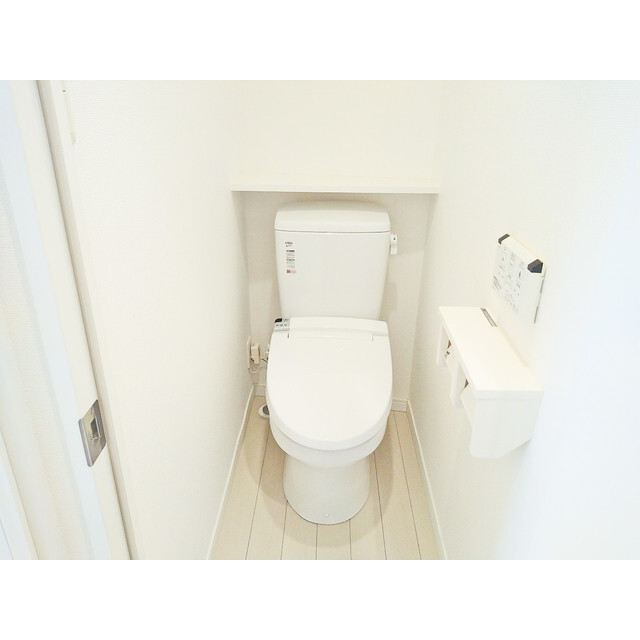 トイレ　温水洗浄便座