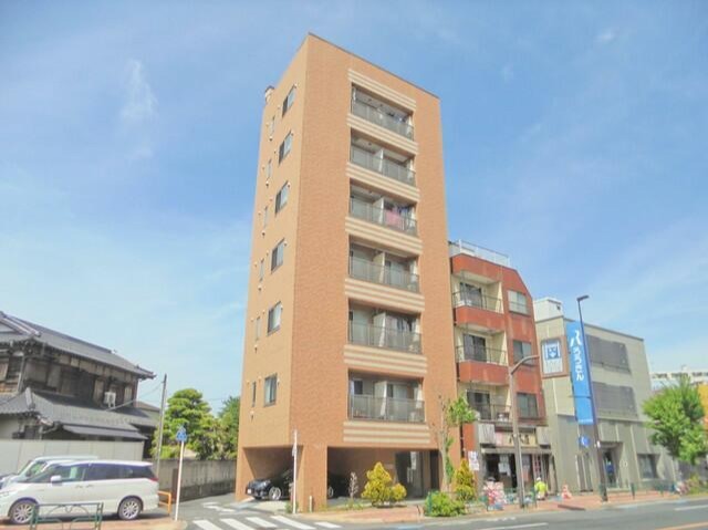 建物外観　７階建ての賃貸マンション