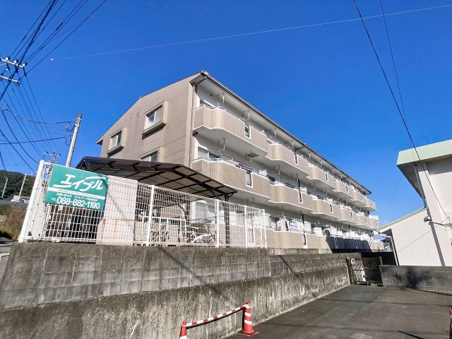 建物外観　現況が相違する場合は現況を優先致します。