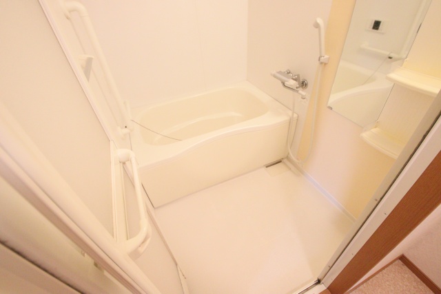 バス・シャワールーム　※別室の参考写真の為、現況優先です。