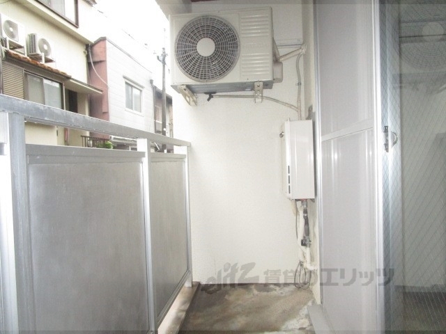 バルコニー　明るいベランダ