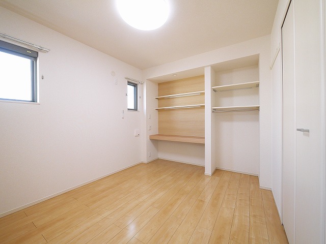 その他部屋・スペース　広くて明るい寝室